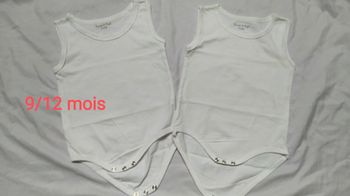 2 bodys sans Manche  9/12 mois