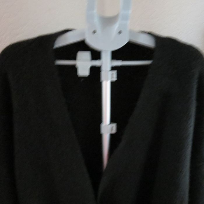 Taille XXL (coupe légèrement ample, style cosy).  Magnifique pull cache-cœur en maille noire, parfai - photo numéro 5