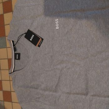 T shirt hugo boss 100% authentique  taille L avec étiquette