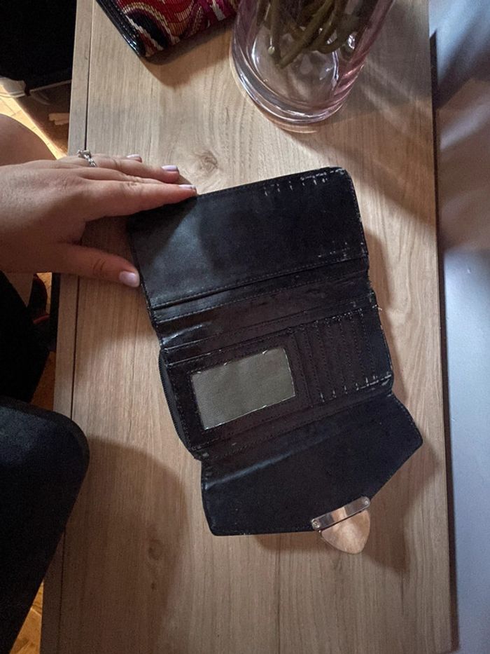 Porte feuille noir vernis