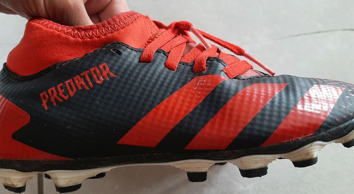 Chaussures de foot Adidas Prédator pointure 32 - photo numéro 2