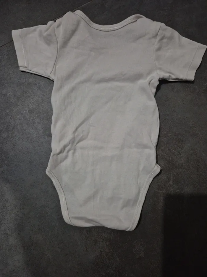 Lot 6 bodies manches courtes taille 12 mois bébé fille - photo numéro 18