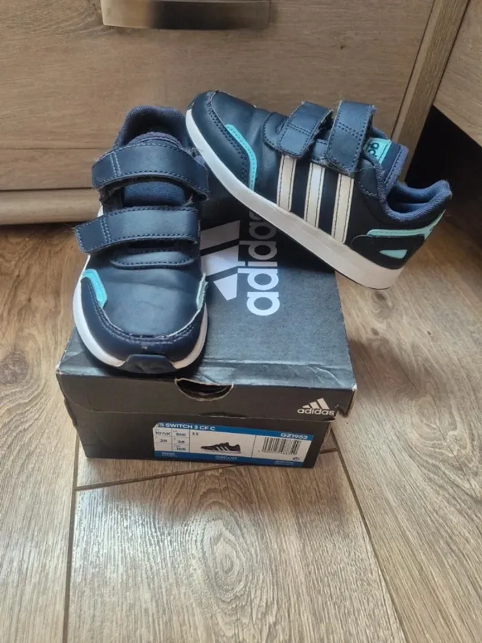 Chaussures baskets adidas néo switch bleu pointure 28 en très bon état