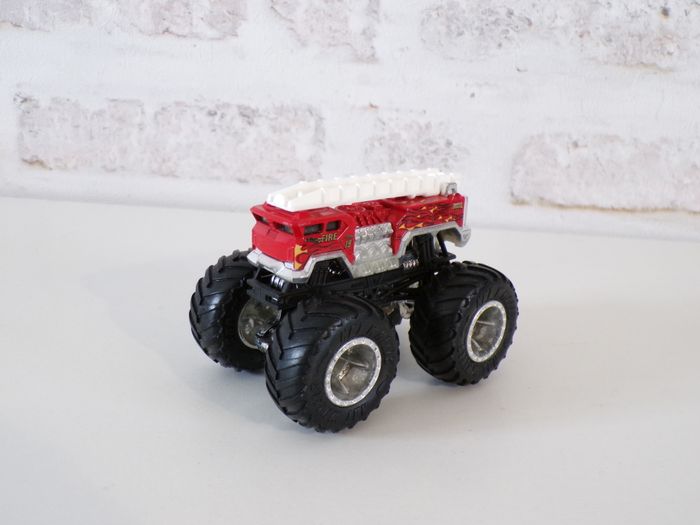 Monster Trucks - Hot Wheels - Hotwheels - Fire - 5 Alarm (J14)