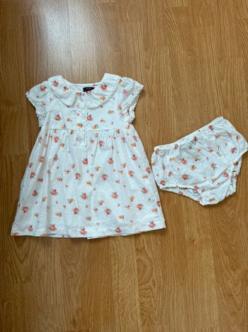 Robe blanche à fleur kiabi 9 mois