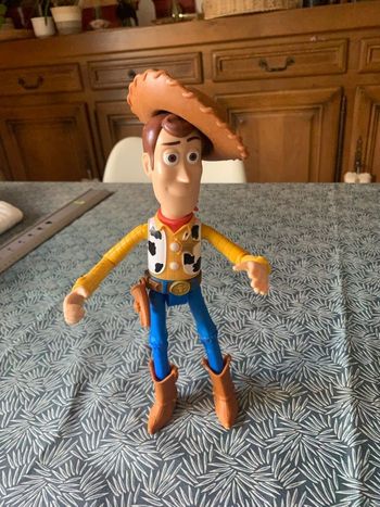Toy story Figurine Woody Andy le cow-boy  de Disney de 25 cm