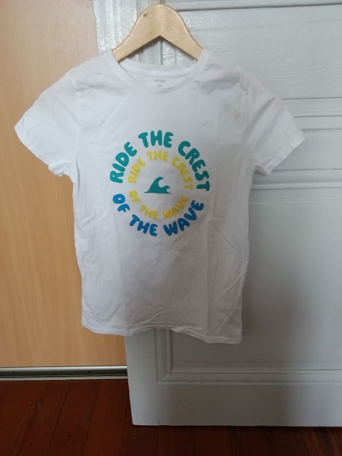 Tee-shirt Kiabi blanc et multicolore