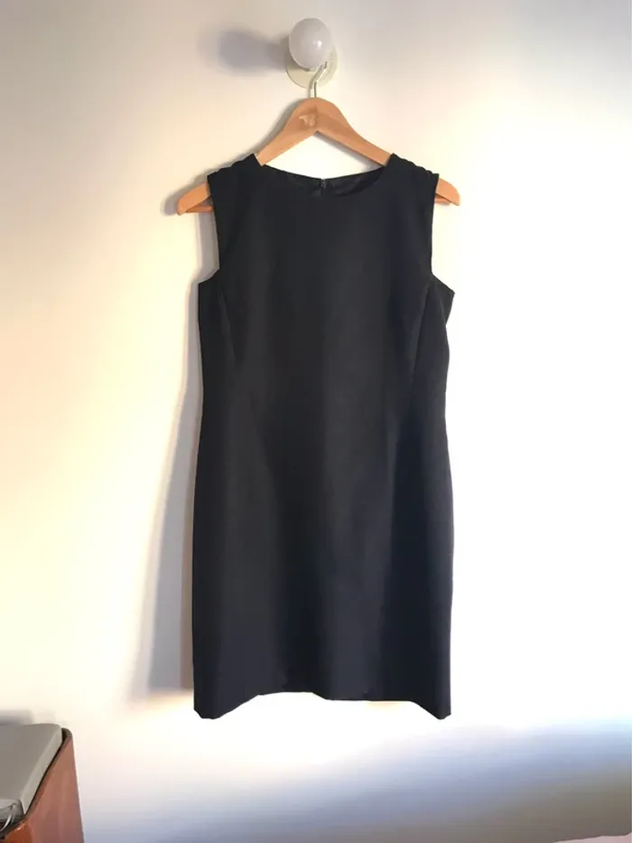 Robe chic sans manches Emma Pernelle taille 40/42