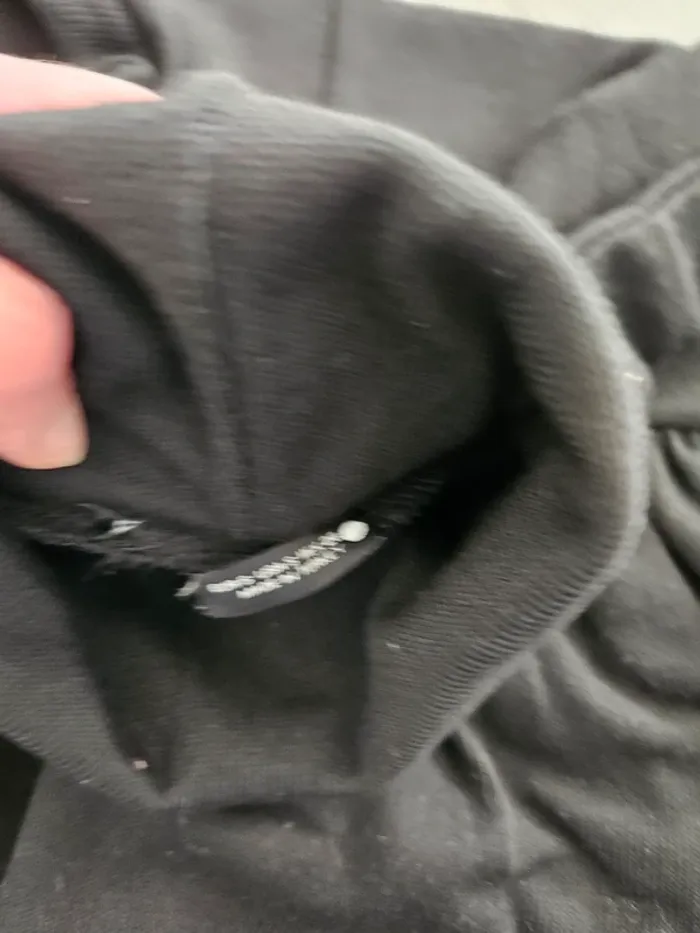 Pull noir - photo numéro 2