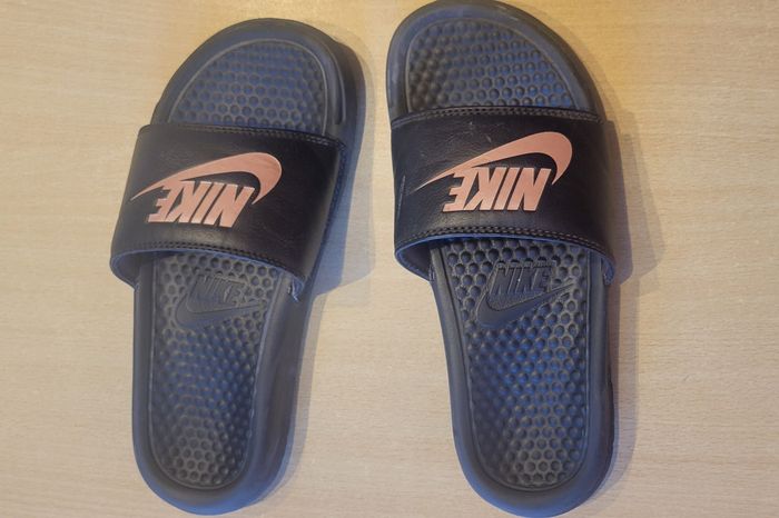 Claquettes Nike