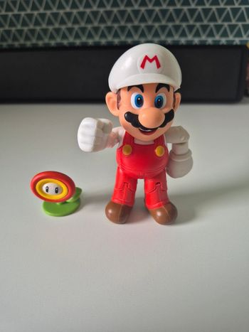 Personnage super Mario + sa fleur
