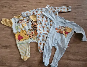 Lot pyjamas bebe  4-6 mois
