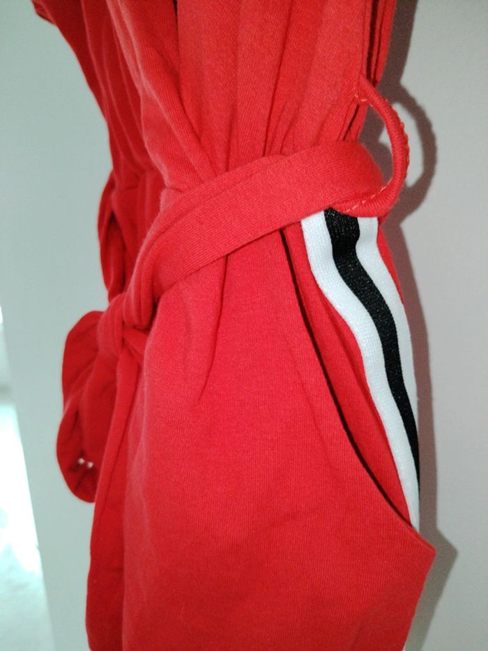 Combishort manches courtes rouge à bandes noires et blanches - photo numéro 2