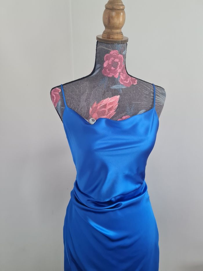 Superbe robe satinée bleue zara - photo numéro 6