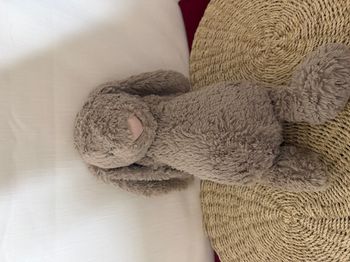 Grand doudou peluche lapin beige JELLYCAT 55 cm