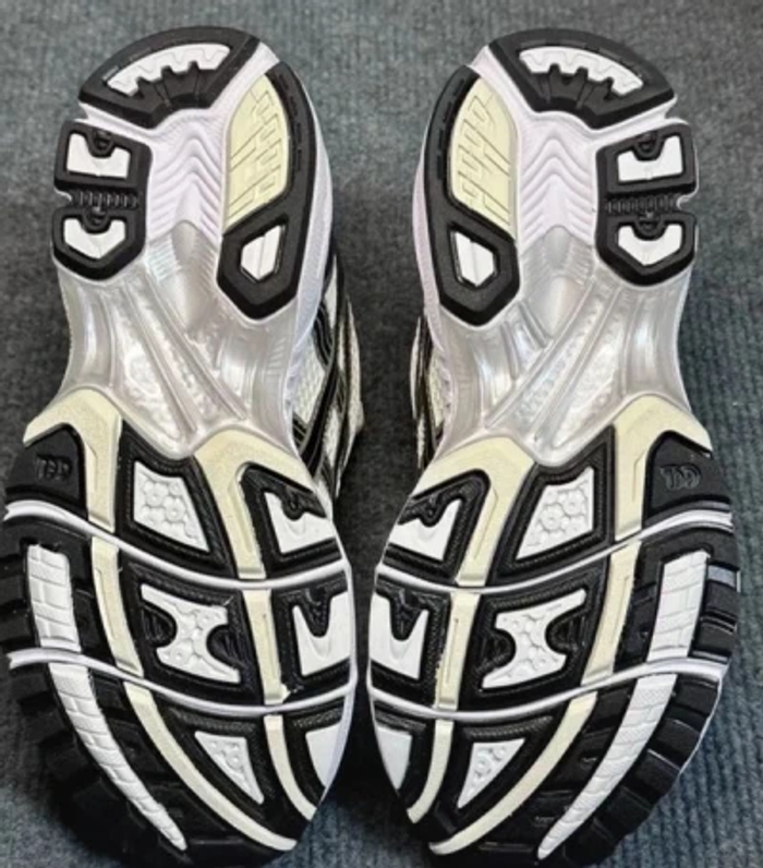 ASICS Gel-Kayano 14  Crème Noire  42 - photo numéro 6