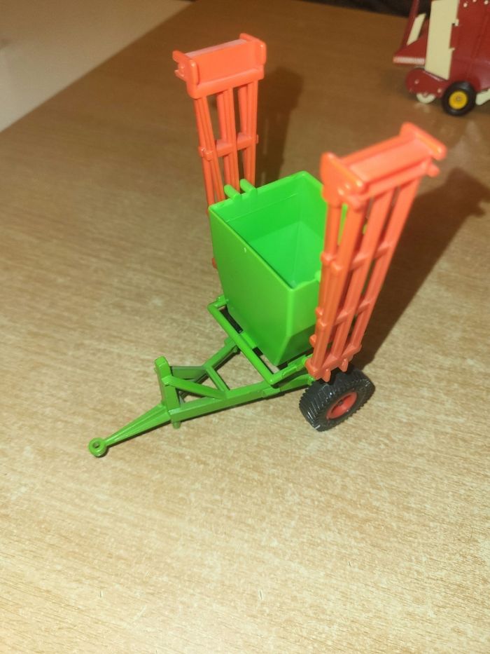 Ependeur à engrais miniature 1/32 SIKU - photo numéro 4