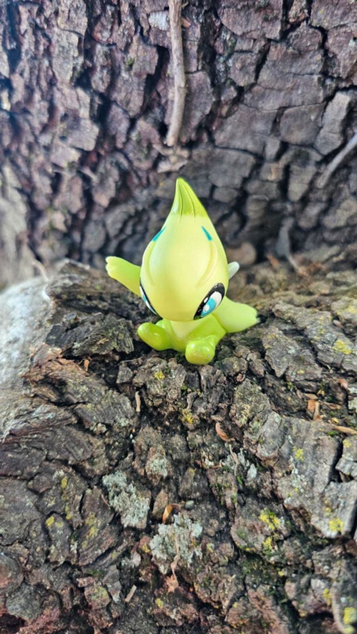 Super figurine Pokemon Nintendo finger puppet celebi