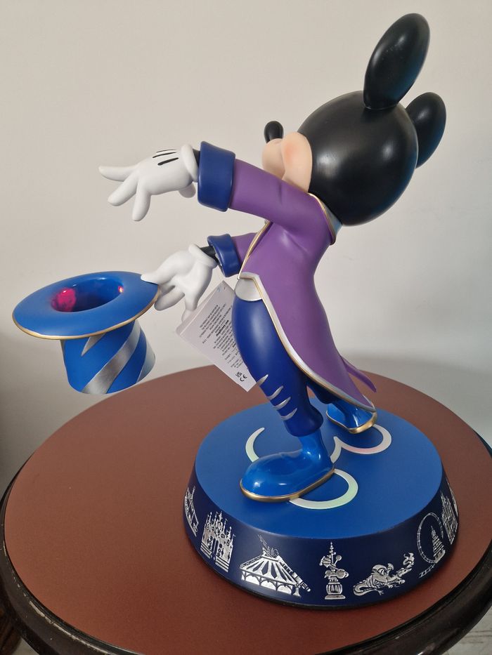 Statue Mickey Disneyland Paris 30ème anniversaire lumineux - photo numéro 5