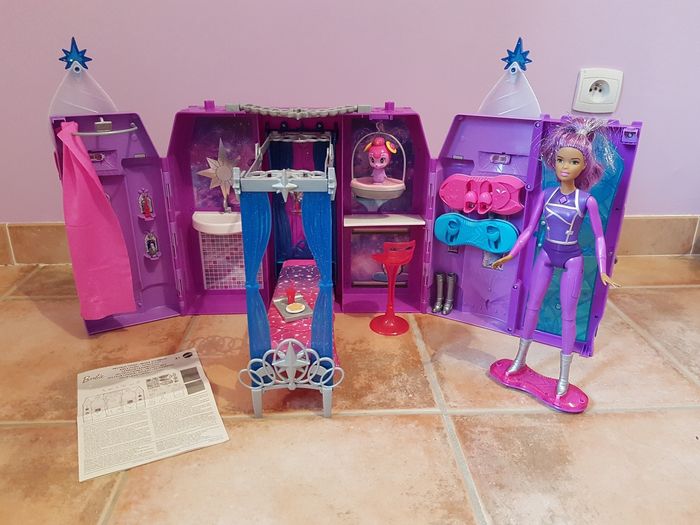 Château des étoiles + Barbie Sally et son overboard - photo numéro 3