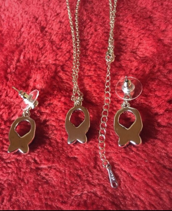 Ensembles Parure Papillon Posé Ornés D’un Cristal Noire et Cristaux Transparent Plaque Or Blanc Rhodium poinçon - photo numéro 4