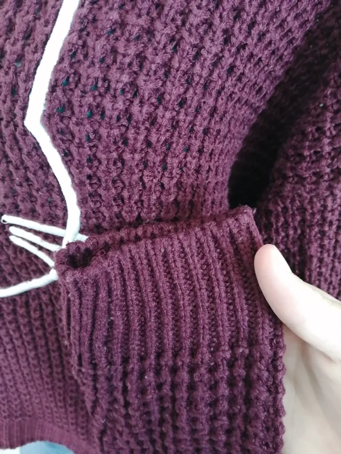Pull bordeaux en maille avec message et tête de chat brodé / fb sister / (M) - photo numéro 5
