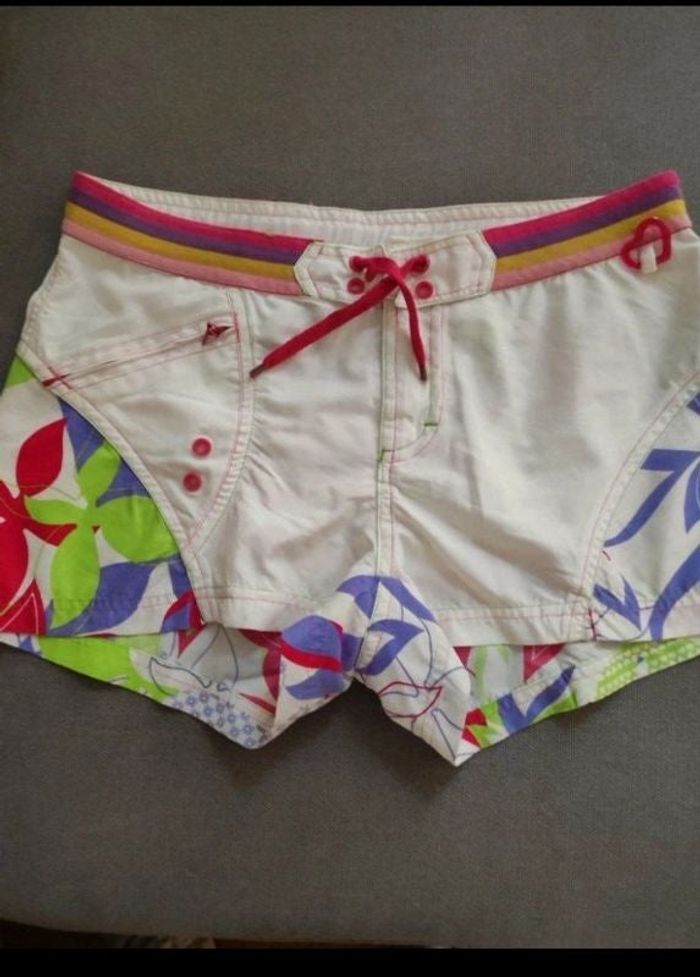 Short fille