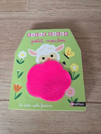 Livre neuf cache cache petit mouton