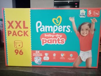 Lot 96 pants pampers baby dry taille 5