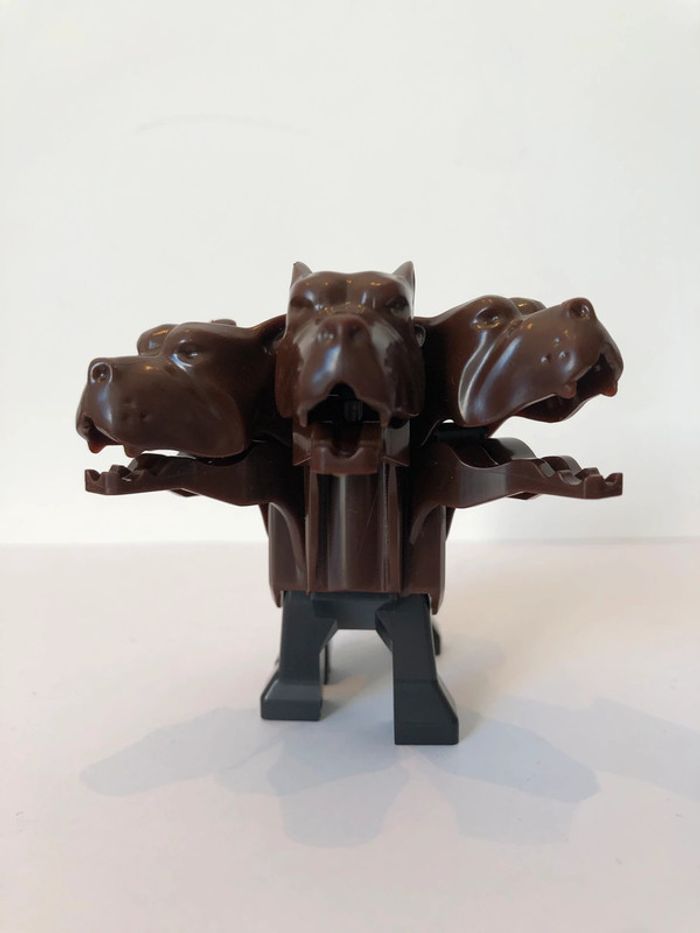 Figurine type lego le chien à 3 têtes. Harry Potter