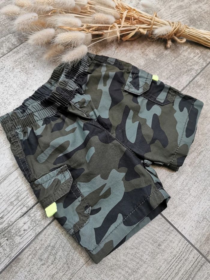 🌺très joli short vert kaki camouflé militaire jaune
100% coton 6mois - photo numéro 3