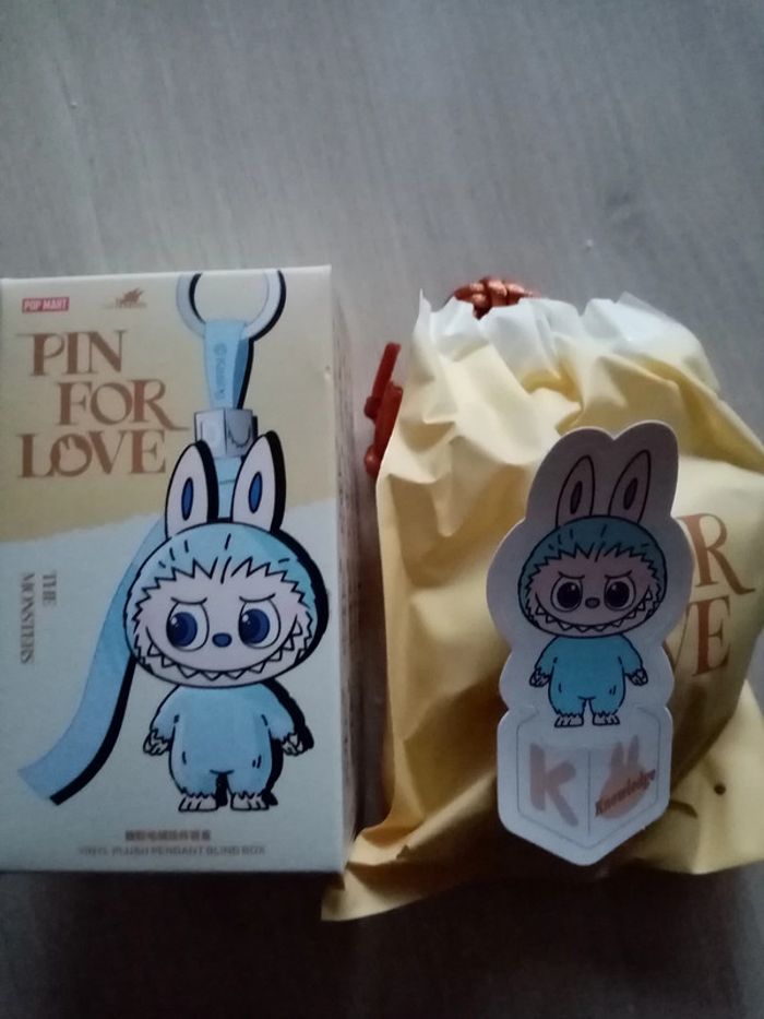 pop mart the monsters labubu pin for love K - photo numéro 2