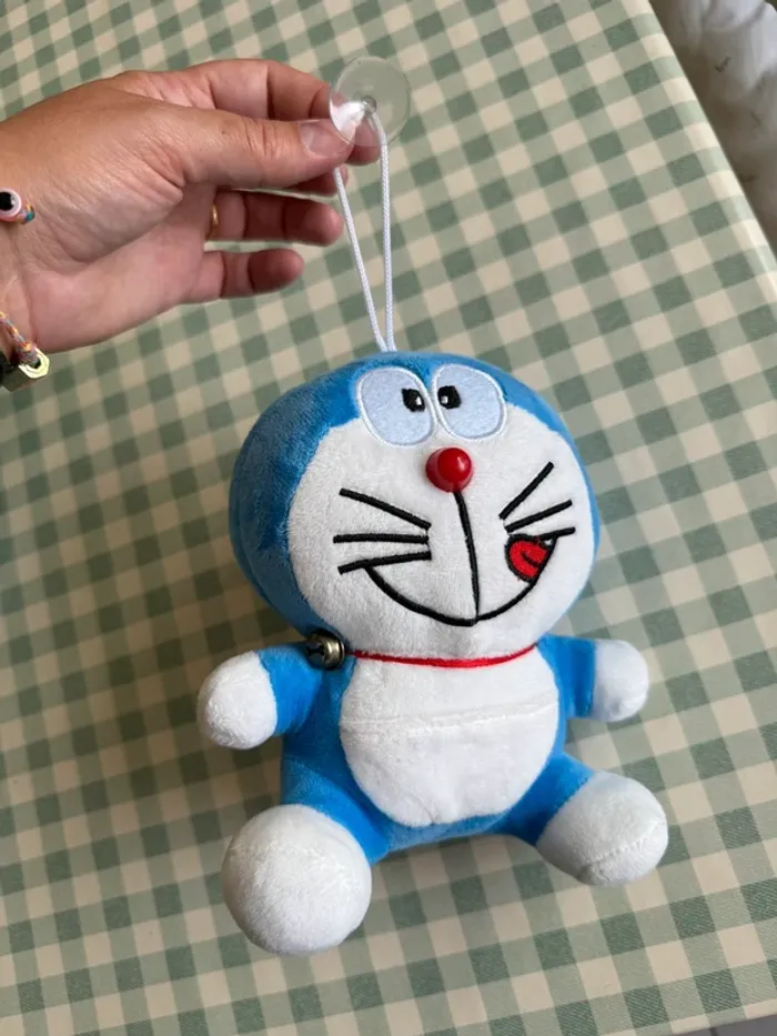 Peluche avec ventouse Doraemon