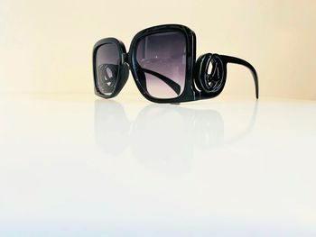 Lunette de soleil femme carrée noire verres dégradés uvprotection catégorie 3