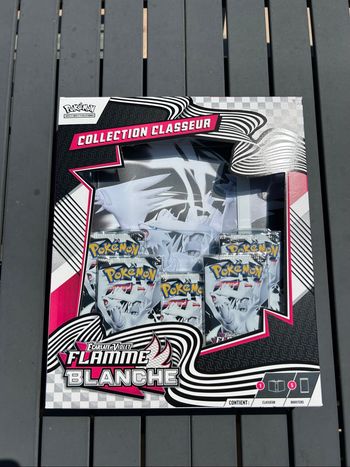 Coffret Classeur Pokémon Flamme Blanche - EV10.5 - FR - (Neuf/Scellé)