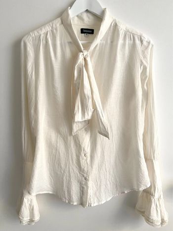 Magnifique chemise/blouse lavallière avec manches froufrous et dentelle en 70% coton 30% soie