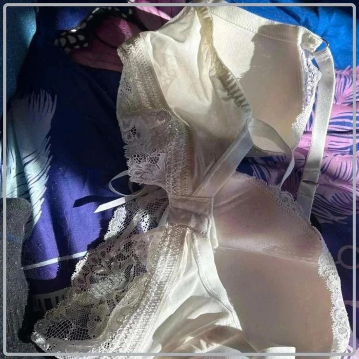 Magnifique  soutien-gorge  taille  100d - photo numéro 4
