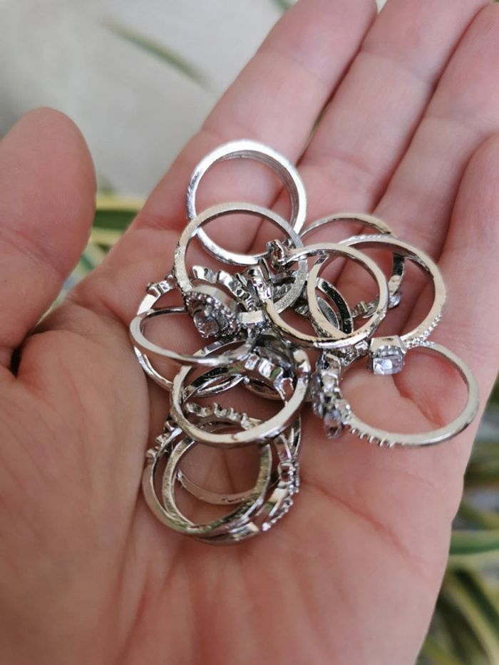 A40 Lot de 15 bagues chromé argenté tendance diverses taille.neuves - photo numéro 2