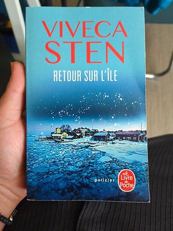 Viveca sten " retour sur l'île " 