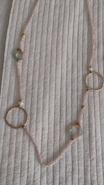 Collier rose pale