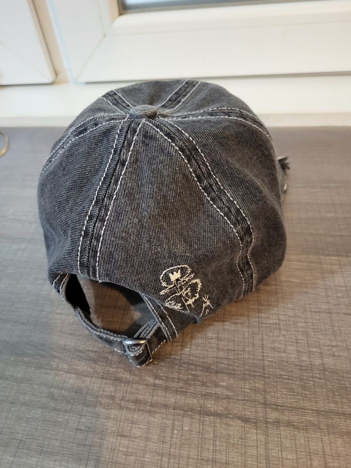 Casquette collab  H&M  et jean Michel Basquiat - photo numéro 4