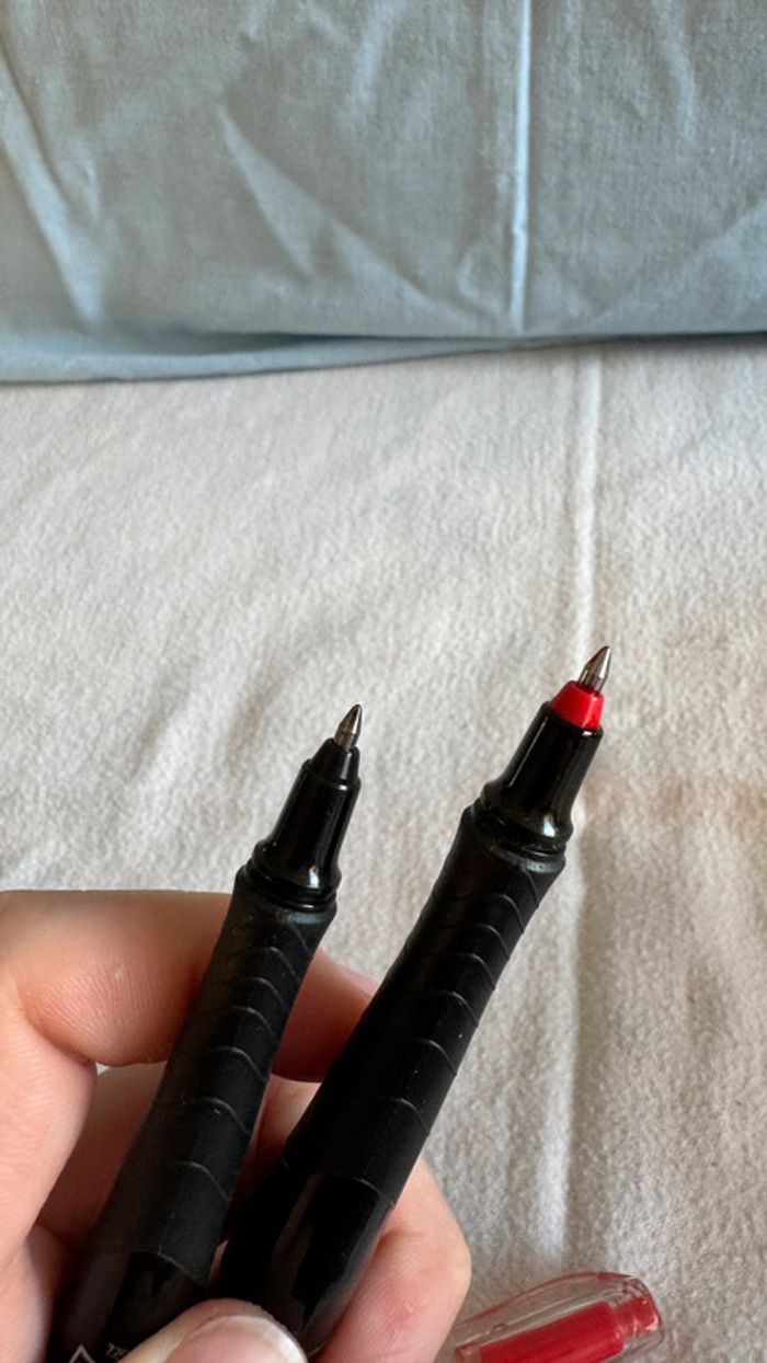 Ensemble de 2 stylos à gel avec des post it (noir, et rouge) - photo numéro 4