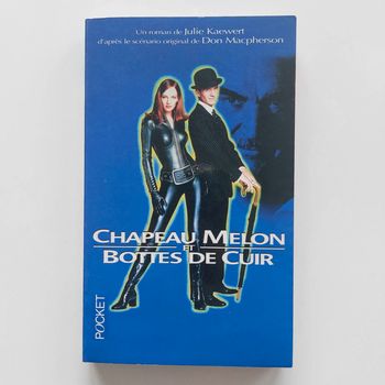 Livre  - Chapeau melon et bottes de cuir