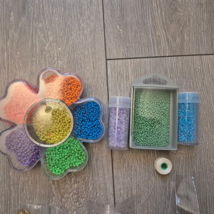 Lot de perles multicolore + 1 aiguille + lot de fermoir+ fils - photo numéro 2