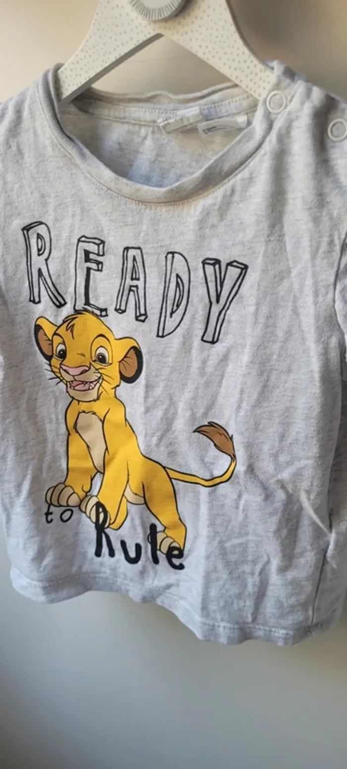 T-shirt manches courtes disney H&M 1 an - photo numéro 2