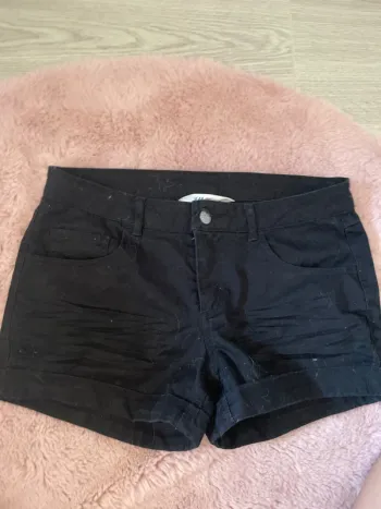 Short noir