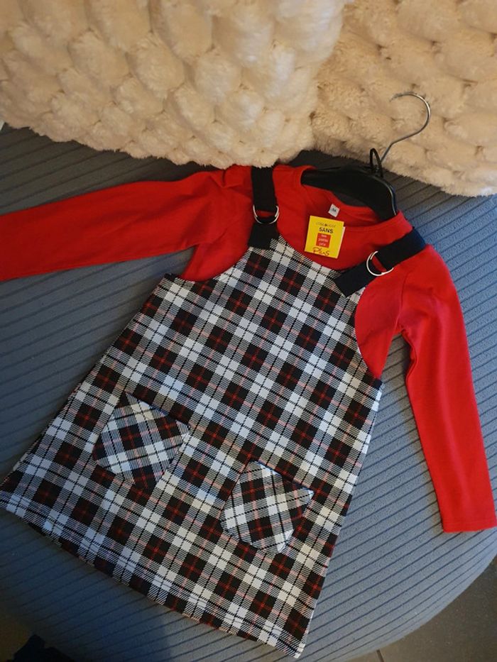 Ensemble fille 5 ans neuf