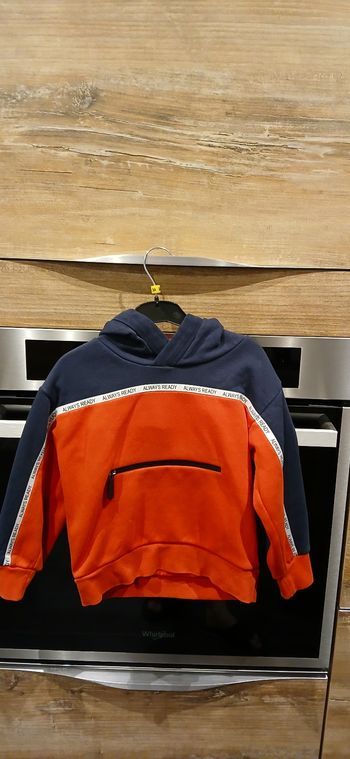 Sweet à capuche tao bleu marine 