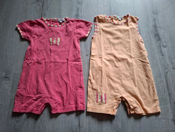 Lot de 2 combishorts/ barboteuses