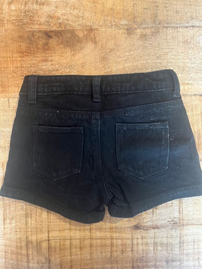 Lot 2 shorts fille 4 ans – Kiabi & Chevignon - photo numéro 3